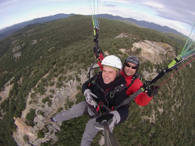 Realizando vuelo sobre un bello paraje natural